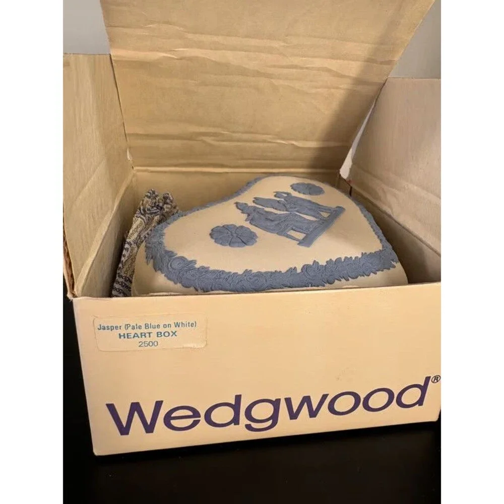Wedgwood Jasperware Heart Trinket Box Pale Blue on White Classical Relief Boxed